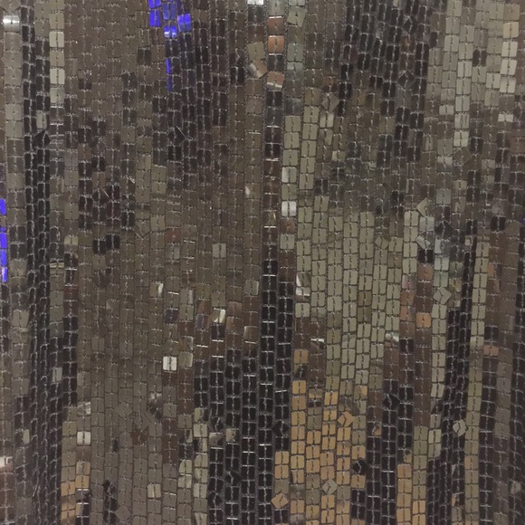 Dressy sequined top like new - Picture 2 of 3