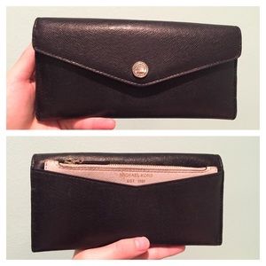 Michael Kors Carryall Wallet