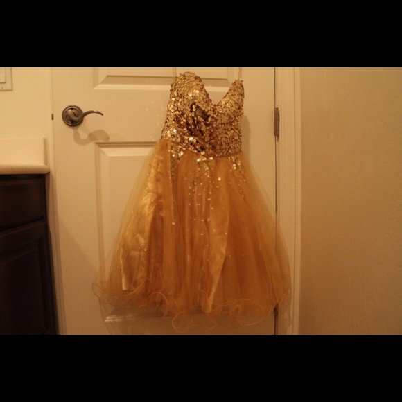 Short gold prom dress!