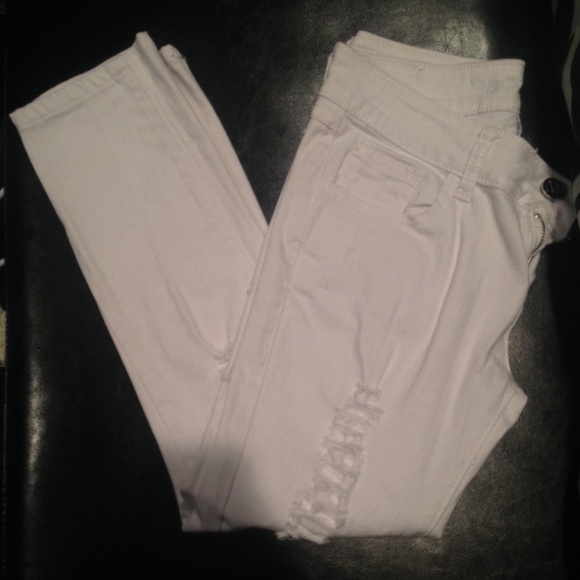 White cropped jeans