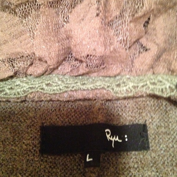 ❌SOLD❌Long brown lace ruffle sweater - Picture 2 of 3