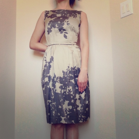 Banana Republic Dresses & Skirts - Banana Republic light gold printed dress