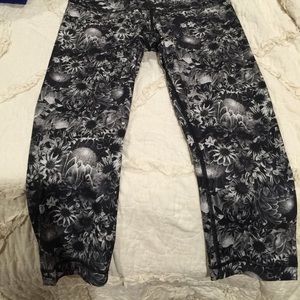 Lululemon crop size 8