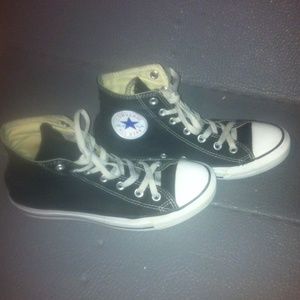 Black converse hightops sz w8