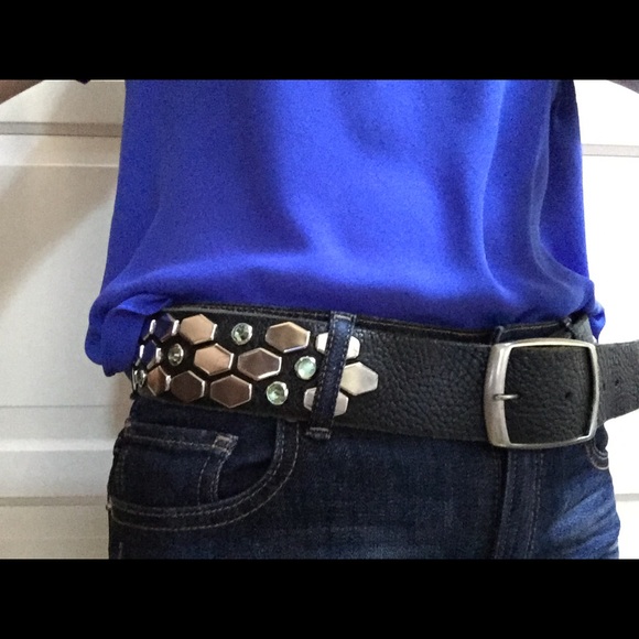 STUDDED BELT