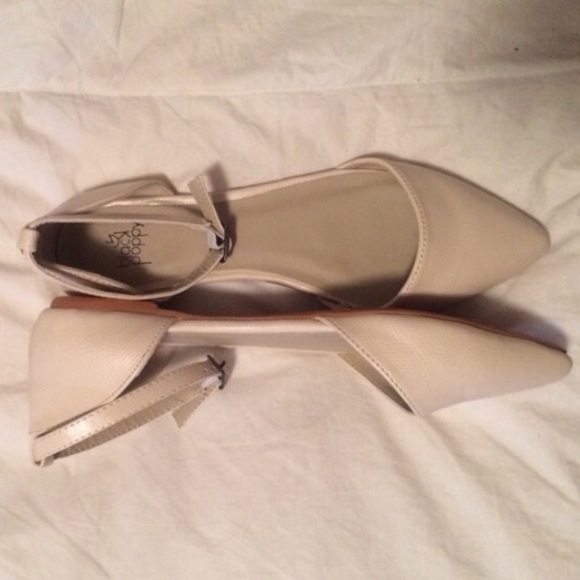 Nude flats