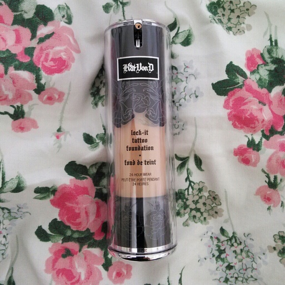 RESERVED Kat Von D 24H foundation in M 52