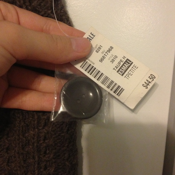 Brown Aeropostale sleeveless button up cardigan - Picture 2 of 3