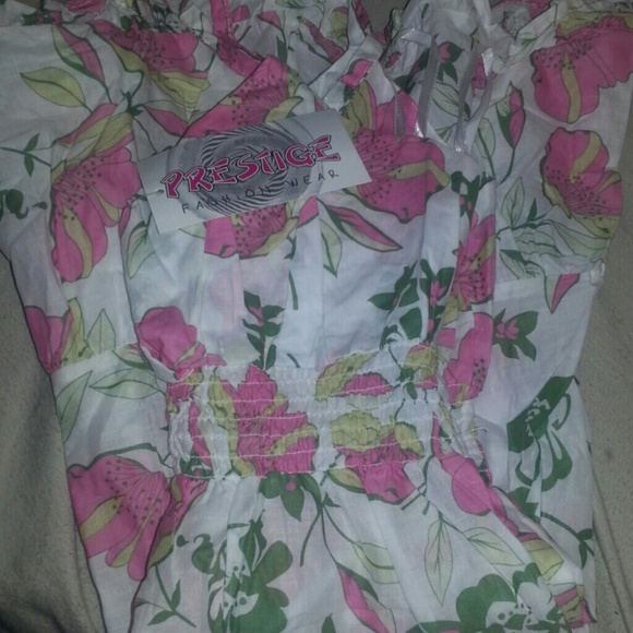 Cute Flowery Dress - Picture 2 of 3