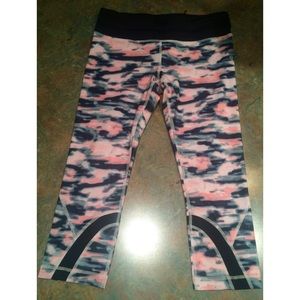 Lululemon athletica crop pants