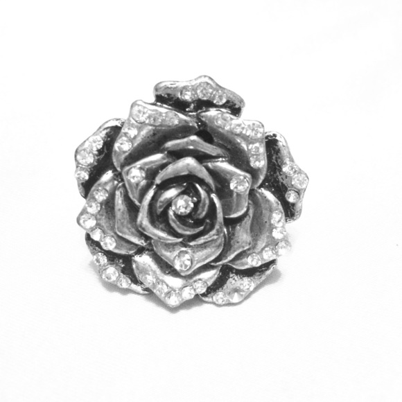 Silver flower ring