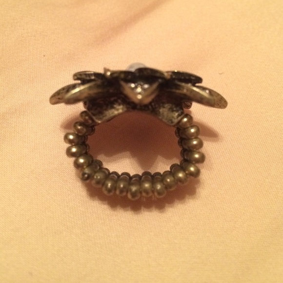 Flower ring - Picture 2 of 2