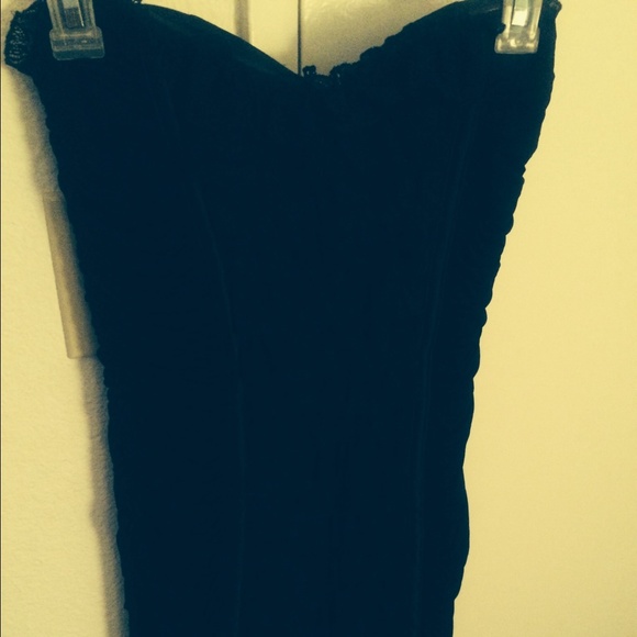 Dresses - Picture 2 of 4