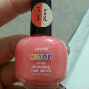 Color changing nail polish