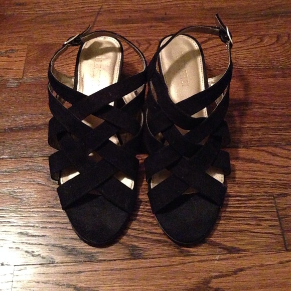 Forever 21 Black Strappy Sandals w/ Gold Heels!