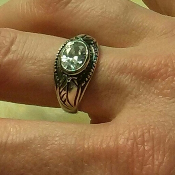 925 Sterling Silver CZ Ring w/ Feather Setting