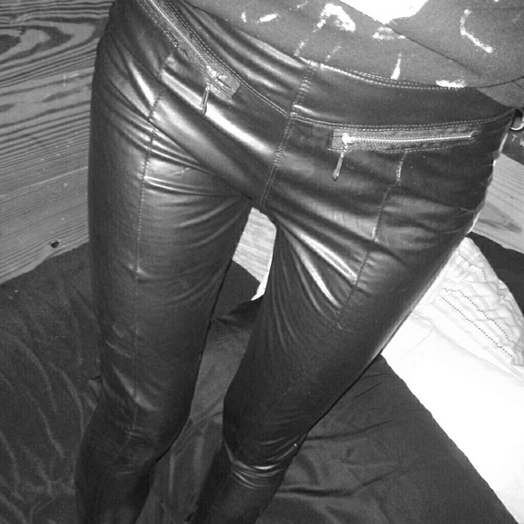 Faux leather leggings with gold zippers