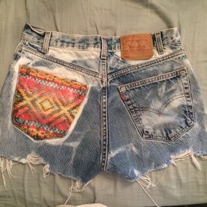 $25 🅿️🅿️ high wasted distressed Levi shorts