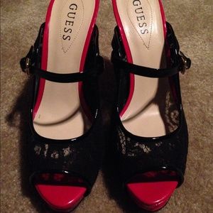 Guess red with black lace pump -8 like new