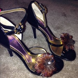 Hale bob like new strappy heels