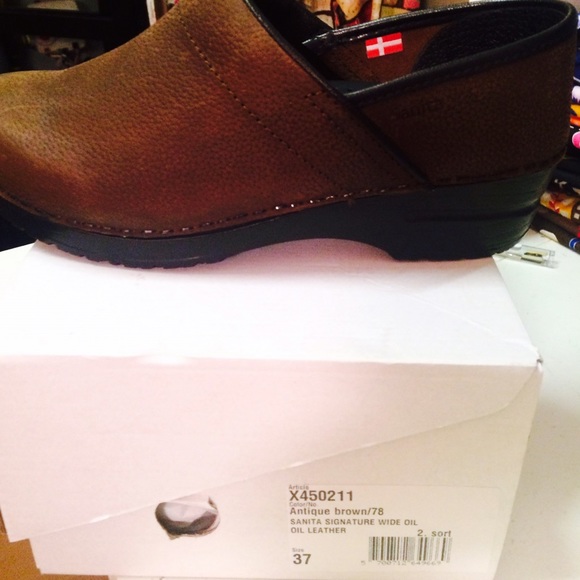 SOLD SOLD Brand new sanita signature nurse shoes - Picture 2 of 4