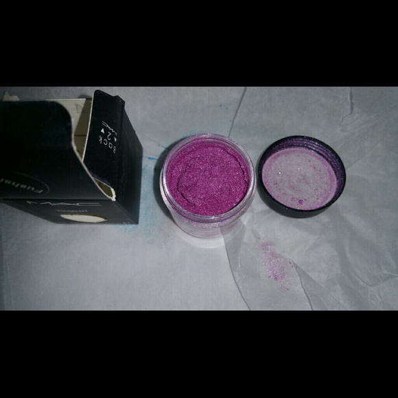 New In Box MAC Pigment FUSCHSIA - Picture 2 of 3
