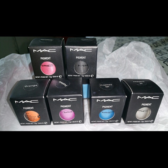 New In Box MAC Pigment FUSCHSIA - Picture 3 of 3
