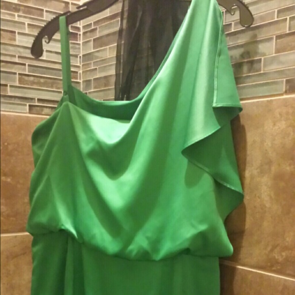 Jessica Simpson One Shoulder Flutter Sleeve! - Picture 2 of 2