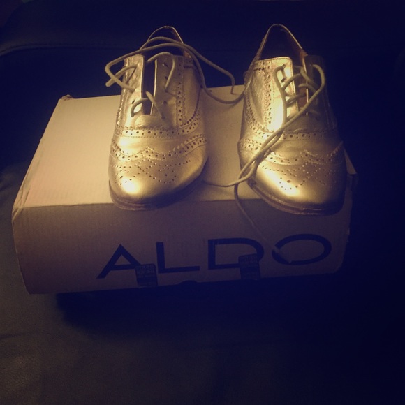 Gold tuxedo shoes