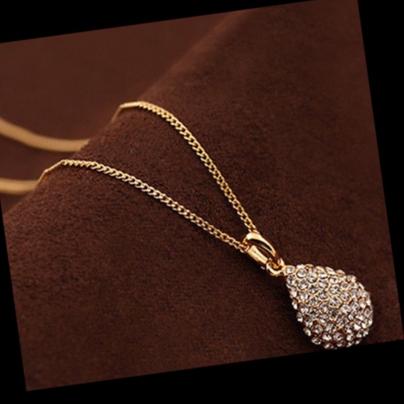 Jewelry - 🌟MAKE AN OFFER 🌟Teardrop necklace