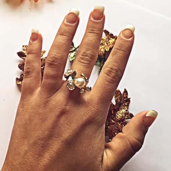 ❗️🚫SOLD❗️True Romance Cluster Ring - Picture 2 of 2