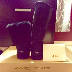 Authentic.Ugg Classic tall boots in black