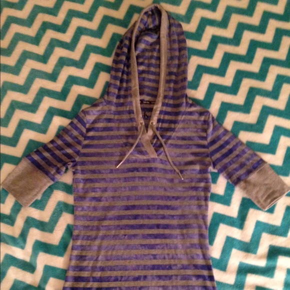 Short sleeve Calvin Klein striped hoodie.