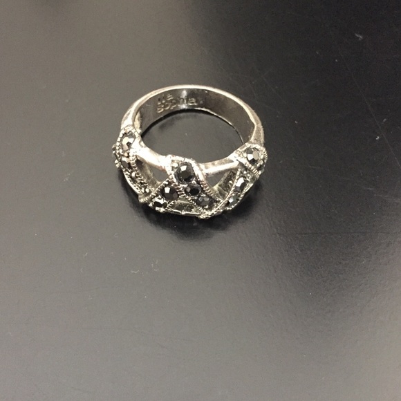 Lia Sophia ring - Picture 1 of 3
