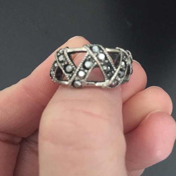 Lia Sophia ring - Picture 2 of 3
