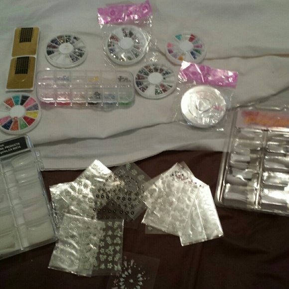 Nail flowers and crystals and stickers