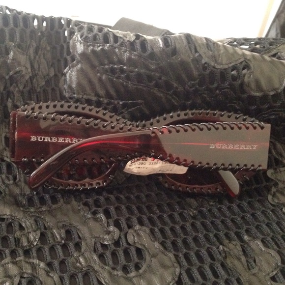 Burberry - Picture 3 of 3