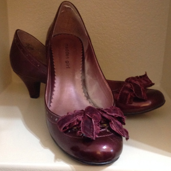 Pretty red pumps