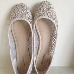 Beautiful Nine West Nude Lace Flats