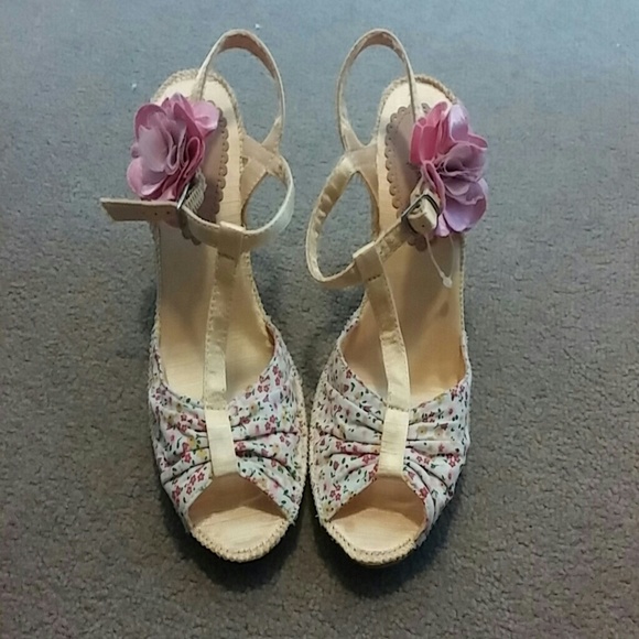 Shoes - Picture 2 of 3