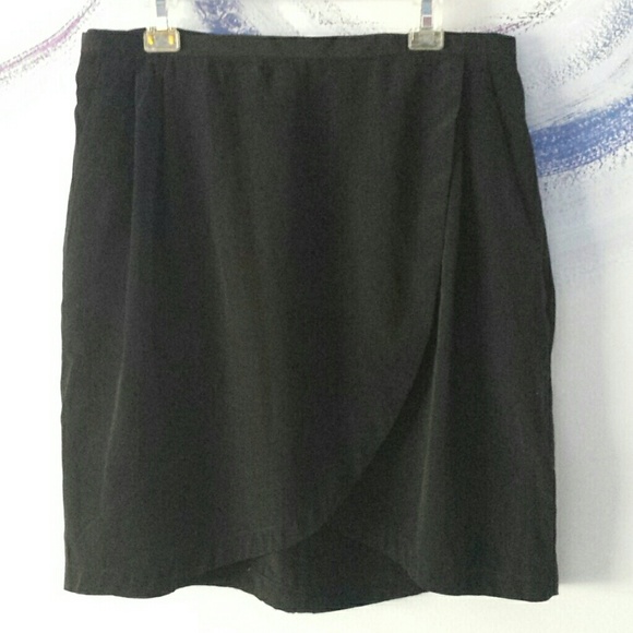 Black tulip skirt
