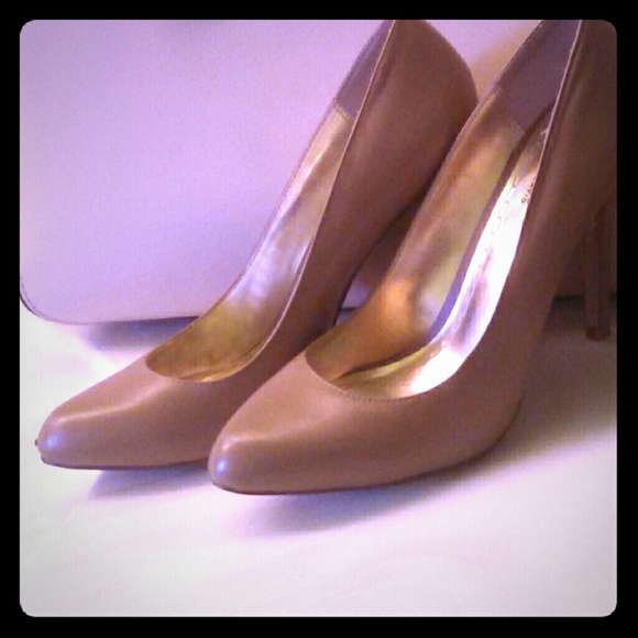 Charles David Pumps Nude size 8