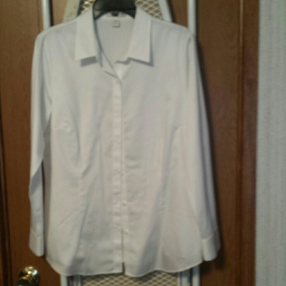 White long sleeve shirt wrinkle free