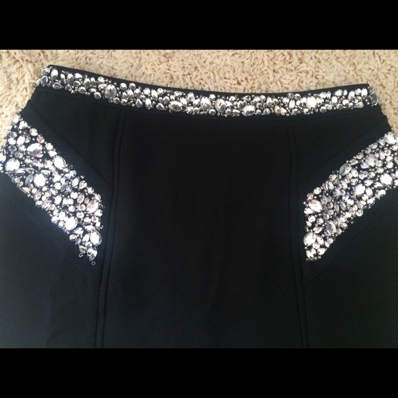 Skirt - Picture 2 of 4