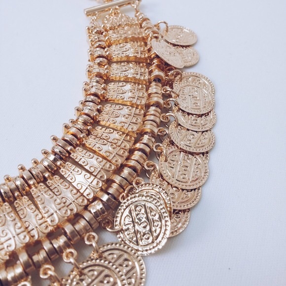 Sold 🎊PM Editor Pick🎊 gold coin necklace - Picture 2 of 4