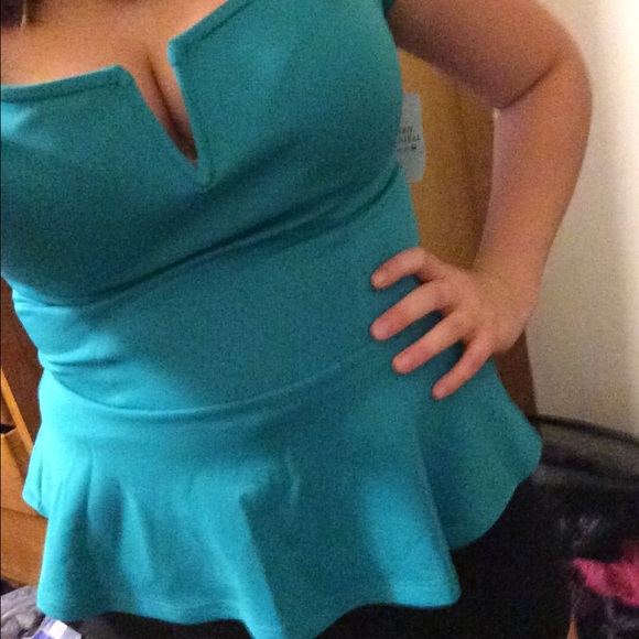 ❌SOLD ON ♏️❌Turquoise Peplum Top - Picture 4 of 4