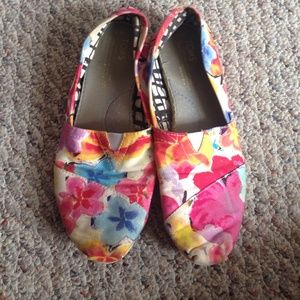 RARE Floral TOMS EUC