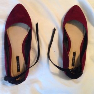 Very cute Black and burgundy flats