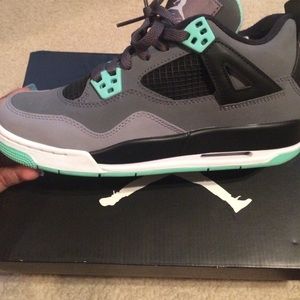 Air jordan 4 glow