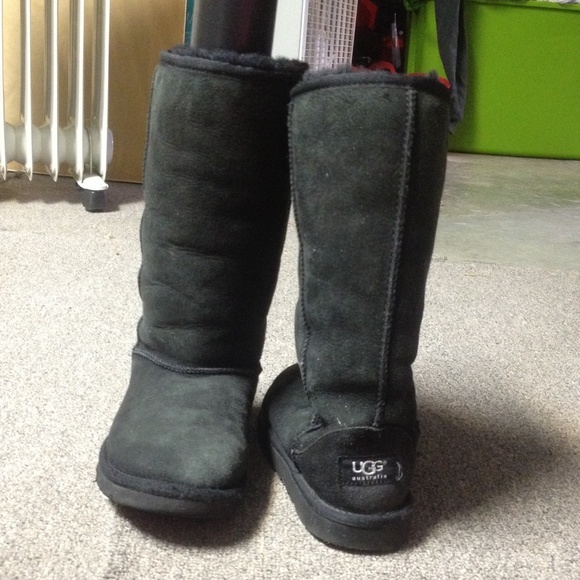 Tall black Uggs.
